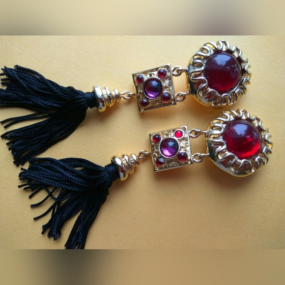 Authentic VINTAGE by ESCADA. Massive Tassel Clip-on Earrings Rare - Picture 7 of 12